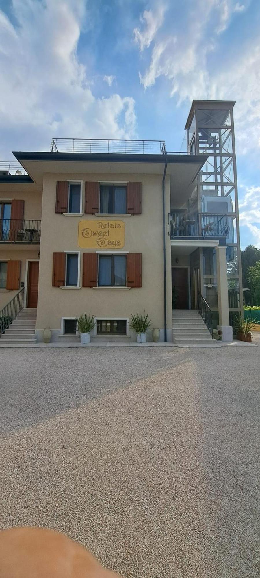 Relais Sweet Days Bed & Breakfast Peschiera del Garda Bagian luar foto