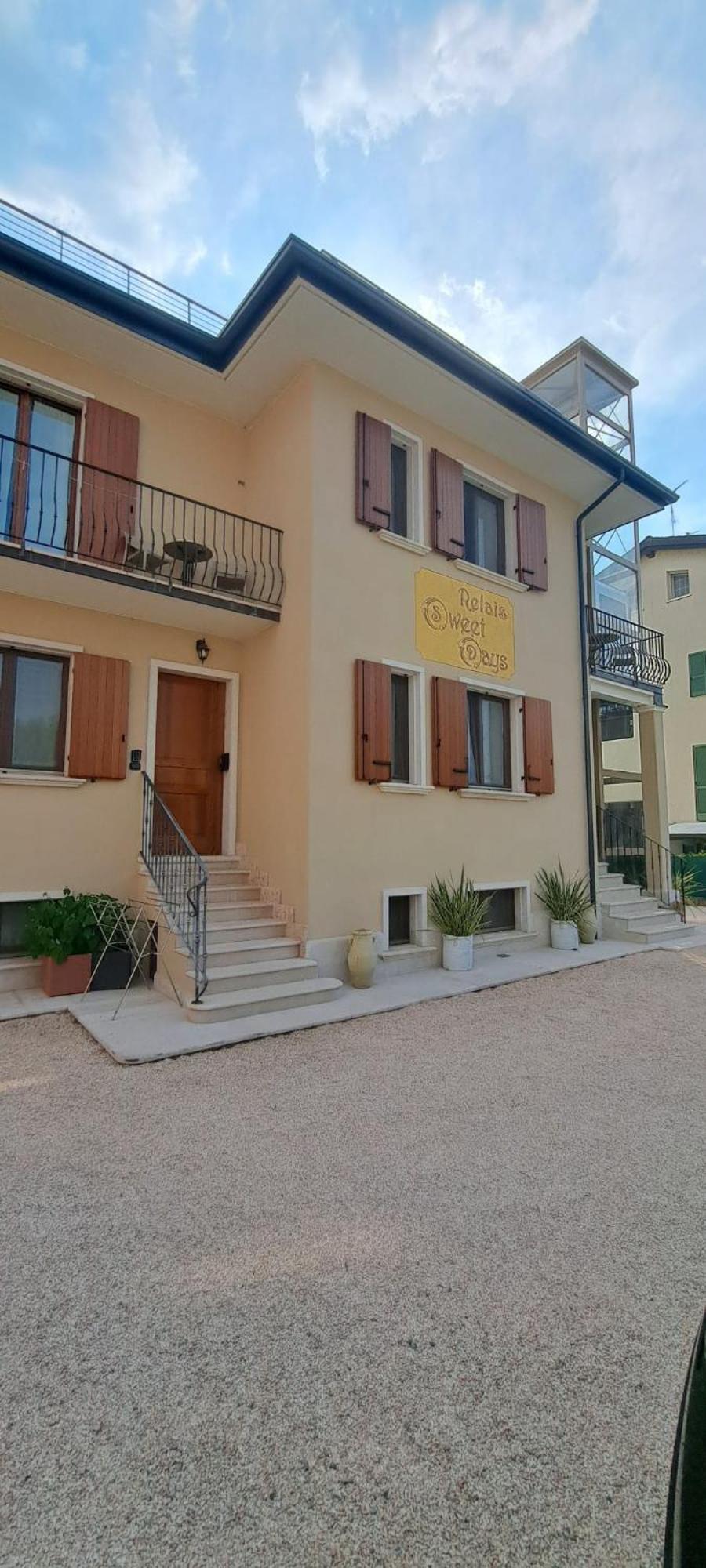 Relais Sweet Days Bed & Breakfast Peschiera del Garda Bagian luar foto